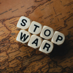 Equilibri fragili: tra bombe e diplomazia selettiva lo scacchiere mondiale trema